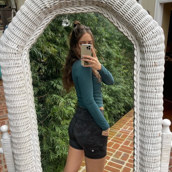 Lululemon gray cano biker shorts with pockets sz 6 - Picture 7 of 7